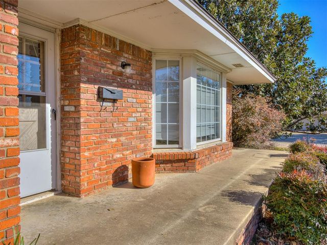 2601 Chaucer Drive, Oklahoma City, OK 73120