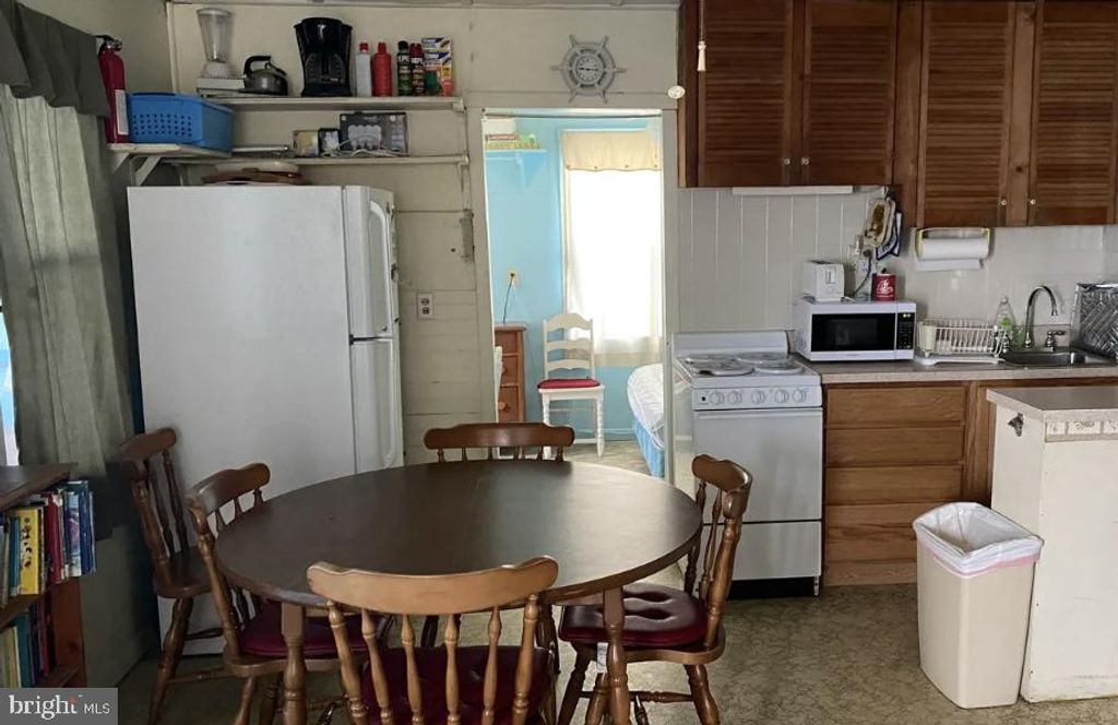 Image 3 of property listing at 6 140TH ST, Ocean City, MD 21842