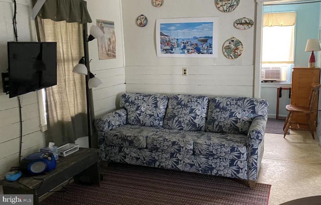 Image 4 of property listing at 6 140TH ST, Ocean City, MD 21842