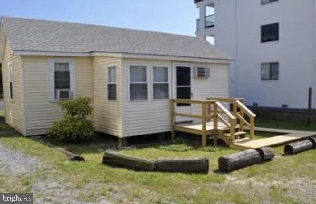 Image 5 of property listing at 6 140TH ST, Ocean City, MD 21842