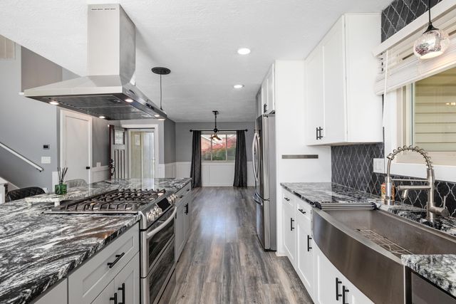 1226 E Highpoint Street, Springfield, MO 65804