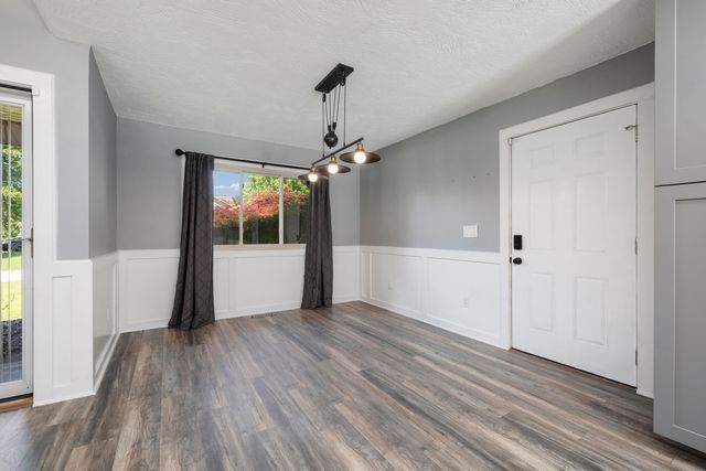 1226 E Highpoint Street, Springfield, MO 65804
