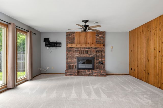 1226 E Highpoint Street, Springfield, MO 65804