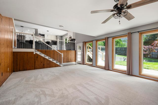 1226 E Highpoint Street, Springfield, MO 65804