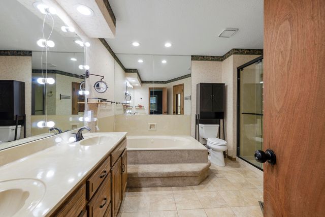 1226 E Highpoint Street, Springfield, MO 65804