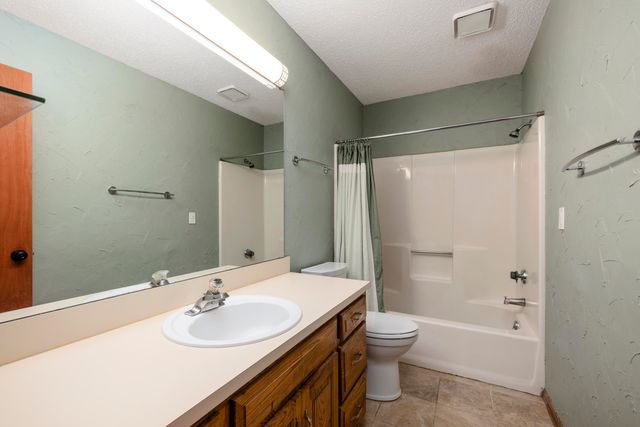 1226 E Highpoint Street, Springfield, MO 65804