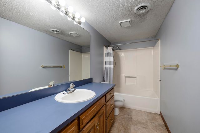 1226 E Highpoint Street, Springfield, MO 65804