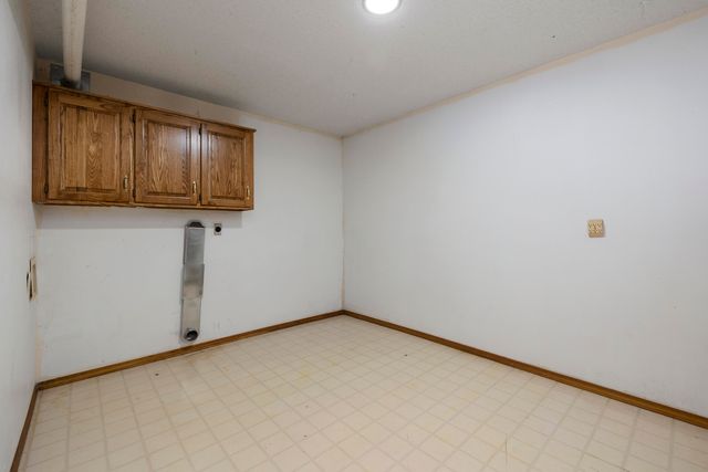 1226 E Highpoint Street, Springfield, MO 65804