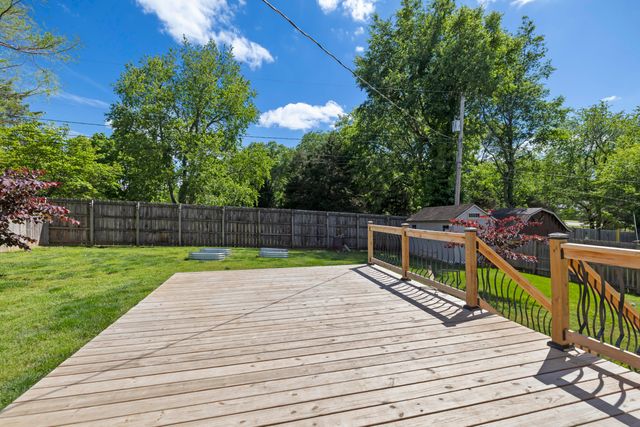 1226 E Highpoint Street, Springfield, MO 65804