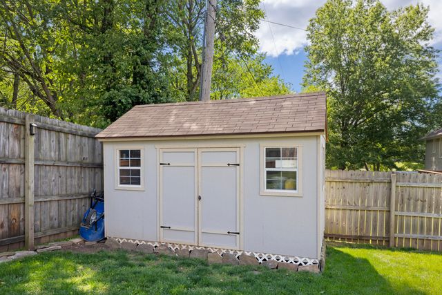 1226 E Highpoint Street, Springfield, MO 65804