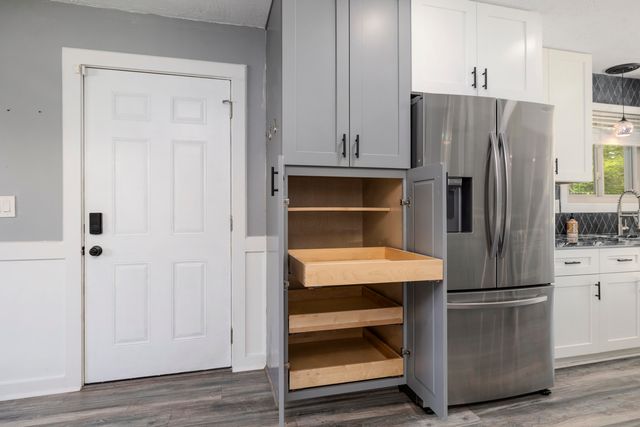 1226 E Highpoint Street, Springfield, MO 65804