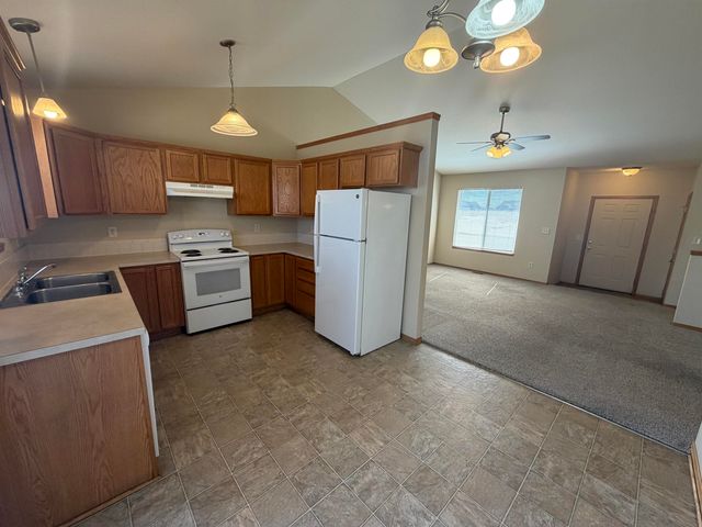 3314 W 45th St S, Wichita, KS 67217