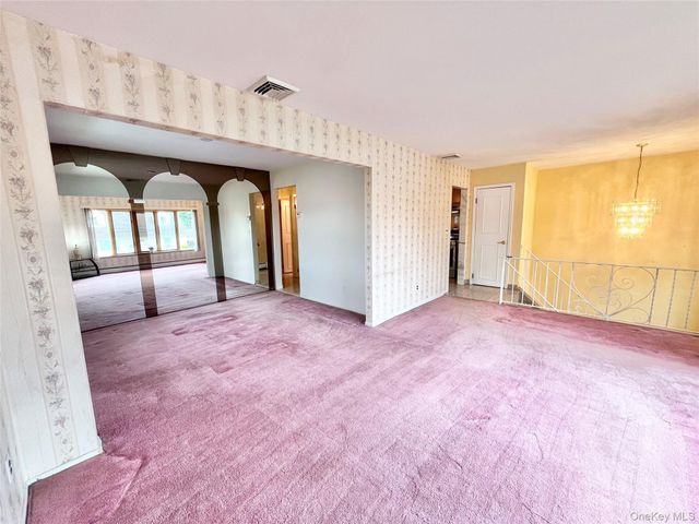 49 Lee Avenue, Albertson, NY 11507