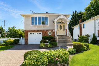 49 Lee Avenue, Albertson, NY 11507