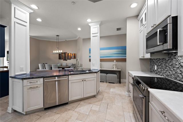 205 BRIGHTWATER DRIVE 205, Clearwater Beach, FL 33767