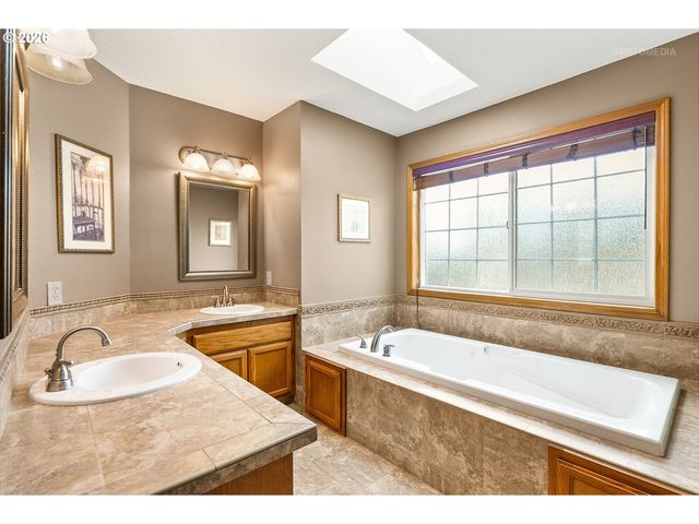 16063 Sw WESTMINSTER Dr, Portland, OR 97224