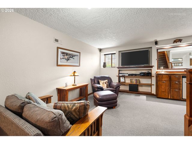 16063 Sw WESTMINSTER Dr, Portland, OR 97224