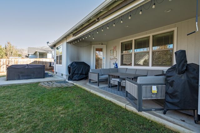 3617 Cedar Links Drive, Medford, OR 97504