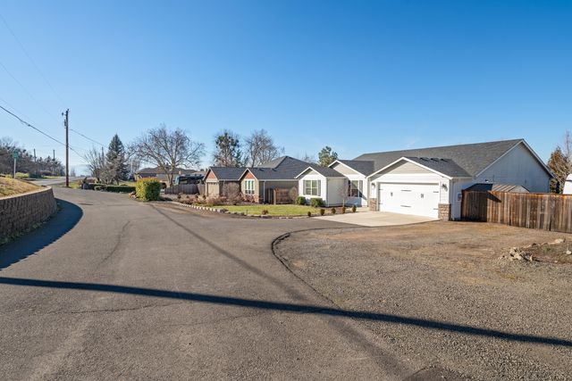 3617 Cedar Links Drive, Medford, OR 97504