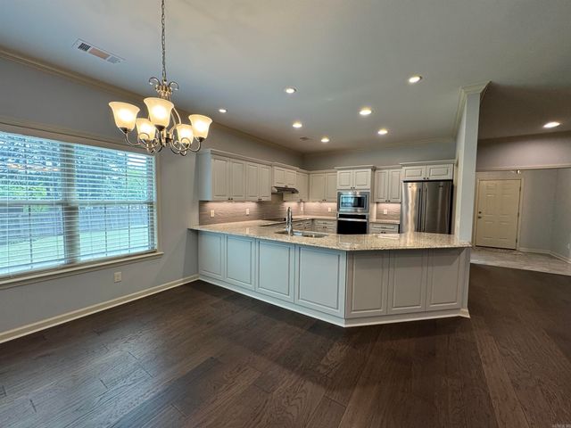 617 Edgemoor Terrace, Benton, AR 72015