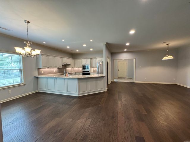 617 Edgemoor Terrace, Benton, AR 72015