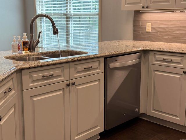 617 Edgemoor Terrace, Benton, AR 72015