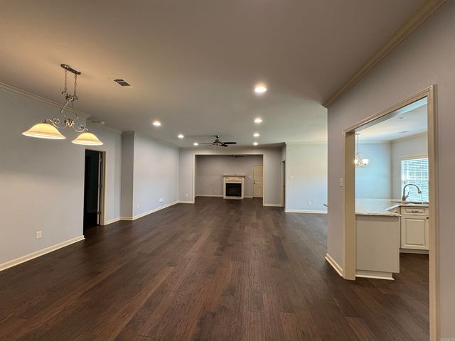 617 Edgemoor Terrace, Benton, AR 72015