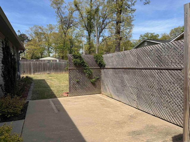 617 Edgemoor Terrace, Benton, AR 72015