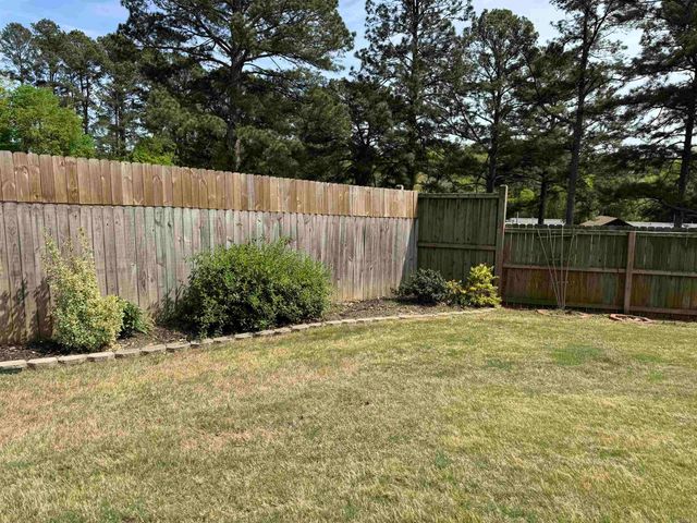 617 Edgemoor Terrace, Benton, AR 72015