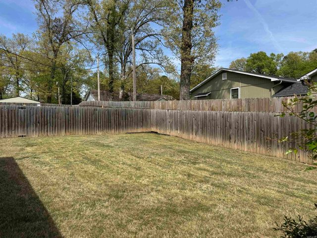 617 Edgemoor Terrace, Benton, AR 72015