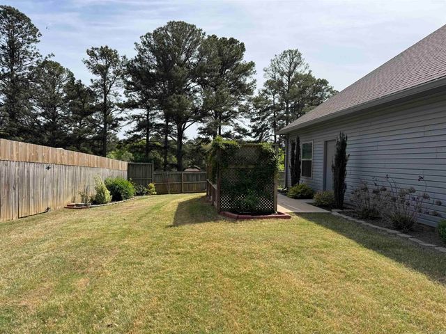 617 Edgemoor Terrace, Benton, AR 72015