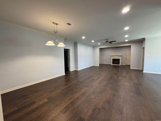 617 Edgemoor Terrace, Benton, AR 72015