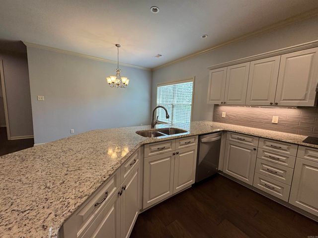 617 Edgemoor Terrace, Benton, AR 72015