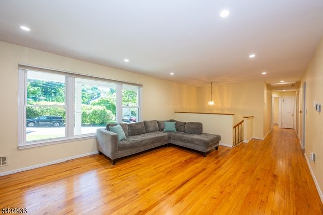 11 Southview Rd, Randolph Twp., NJ 07869