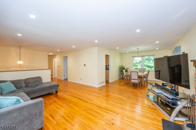 11 Southview Rd, Randolph Twp., NJ 07869
