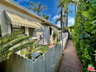 1527 W Centinela Avenue D, Santa Monica, CA 90404