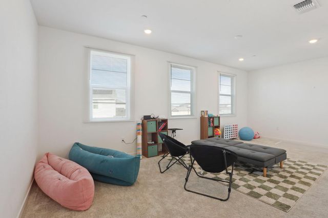 7048 Blue Bay Ln, Stockton, CA 95219