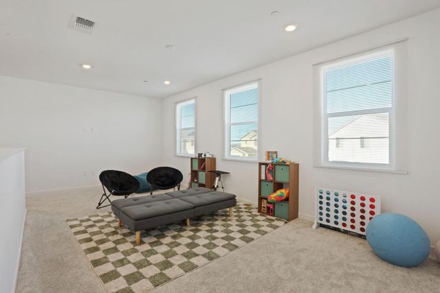 7048 Blue Bay Ln, Stockton, CA 95219