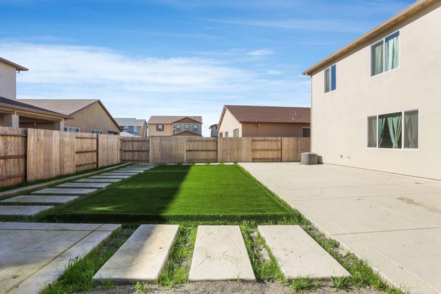 7048 Blue Bay Ln, Stockton, CA 95219