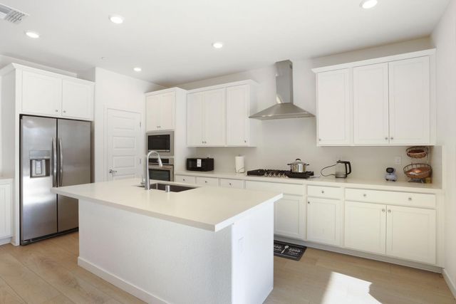 7048 Blue Bay Ln, Stockton, CA 95219