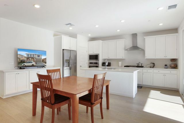 7048 Blue Bay Ln, Stockton, CA 95219