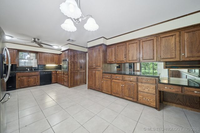 1181 Deer Creek, Pryor, OK 74361