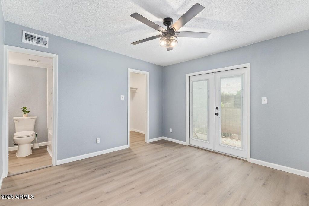 Image 10 of property listing at 6565 N 19 Avenue 45, Phoenix, AZ 85015