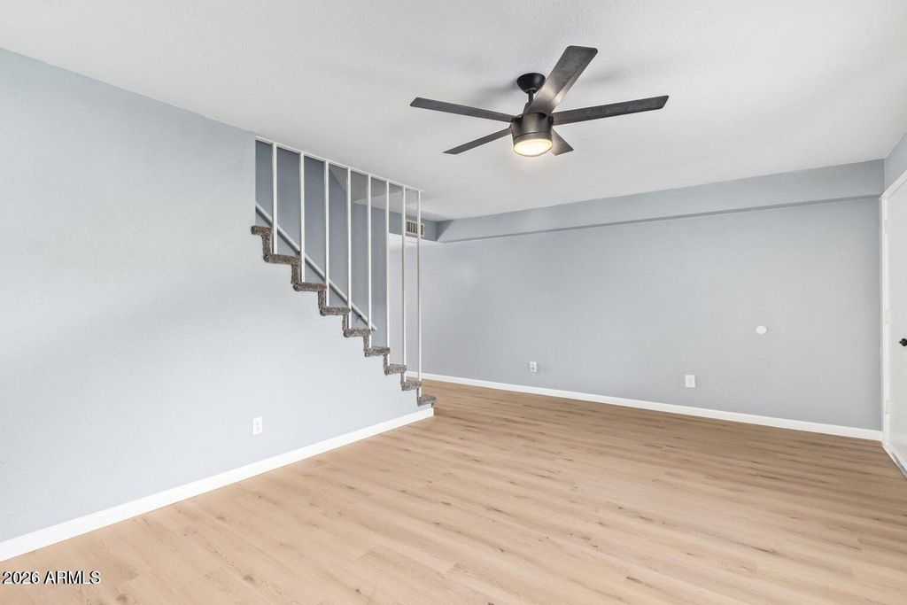 Image 6 of property listing at 6565 N 19 Avenue 45, Phoenix, AZ 85015