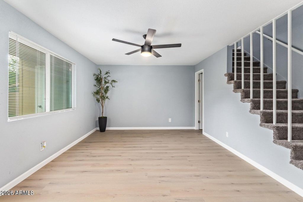 Image 7 of property listing at 6565 N 19 Avenue 45, Phoenix, AZ 85015