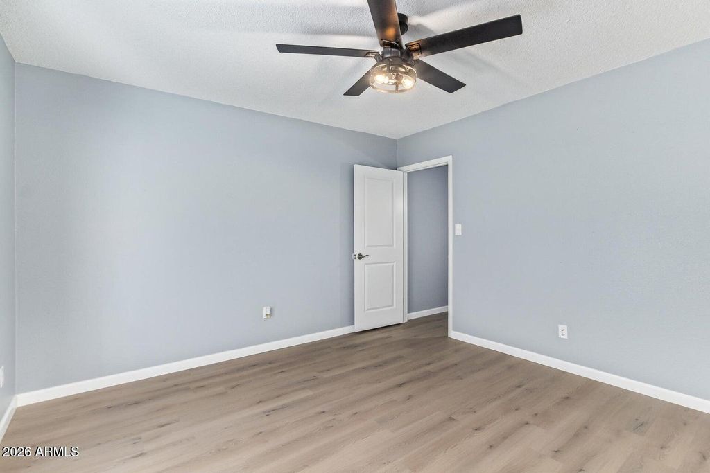 Image 8 of property listing at 6565 N 19 Avenue 45, Phoenix, AZ 85015
