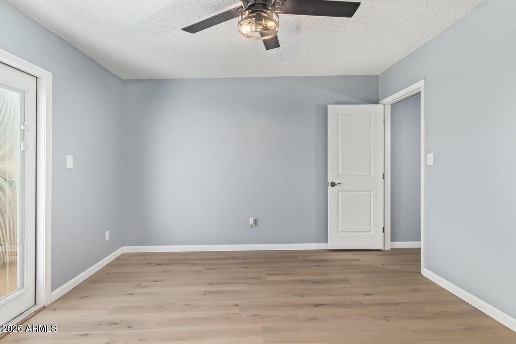 Image 9 of property listing at 6565 N 19 Avenue 45, Phoenix, AZ 85015