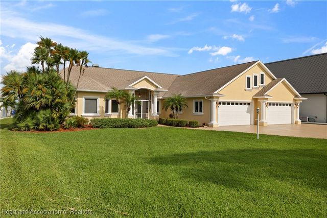 167 South Bear Pointe Drive, Lake Placid, FL 33852