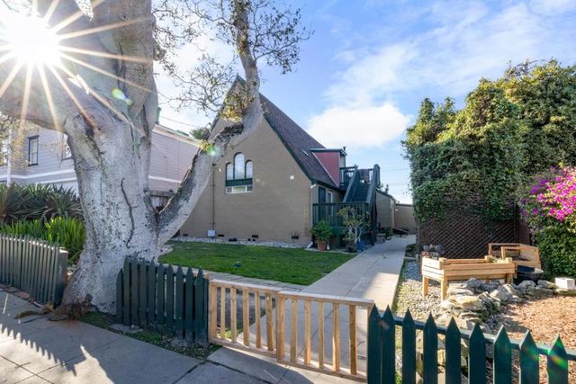 160 Monterey Avenue, Pacific Grove, CA 93950