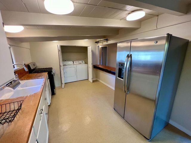 160 Monterey Avenue, Pacific Grove, CA 93950